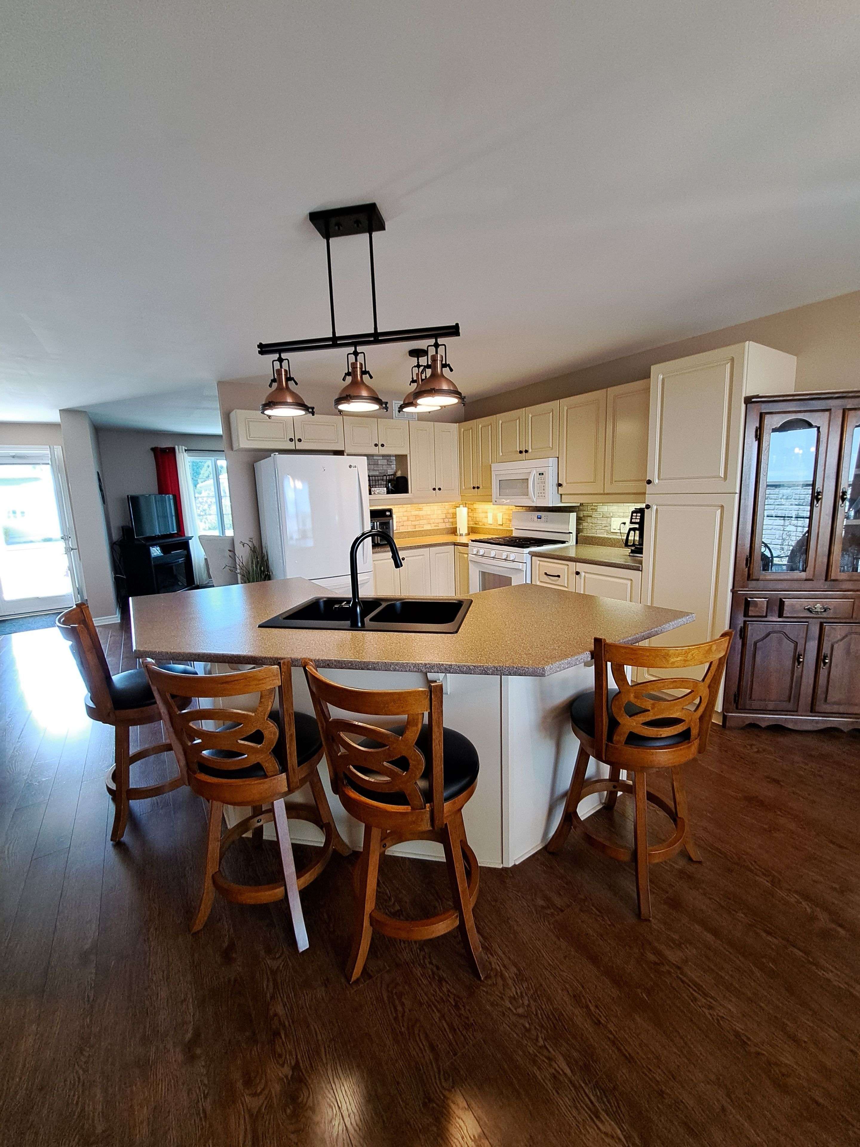 Strathroy-caradoc, ON N7G 3P4,460 Richard CRES