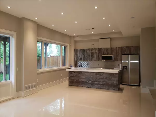 Richmond Hill, ON L4C 8S8,15 Lund ST