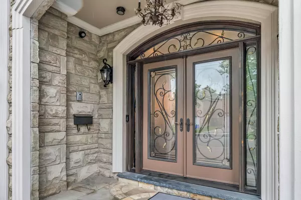 Vaughan, ON L4J 5P4,29 Pinewood DR