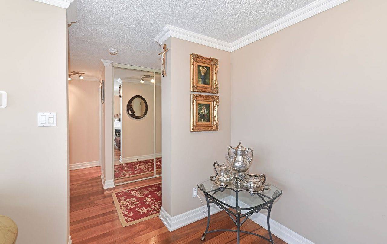 Mississauga, ON L4W 4H4,1360 Rathburn RD E #Ph04