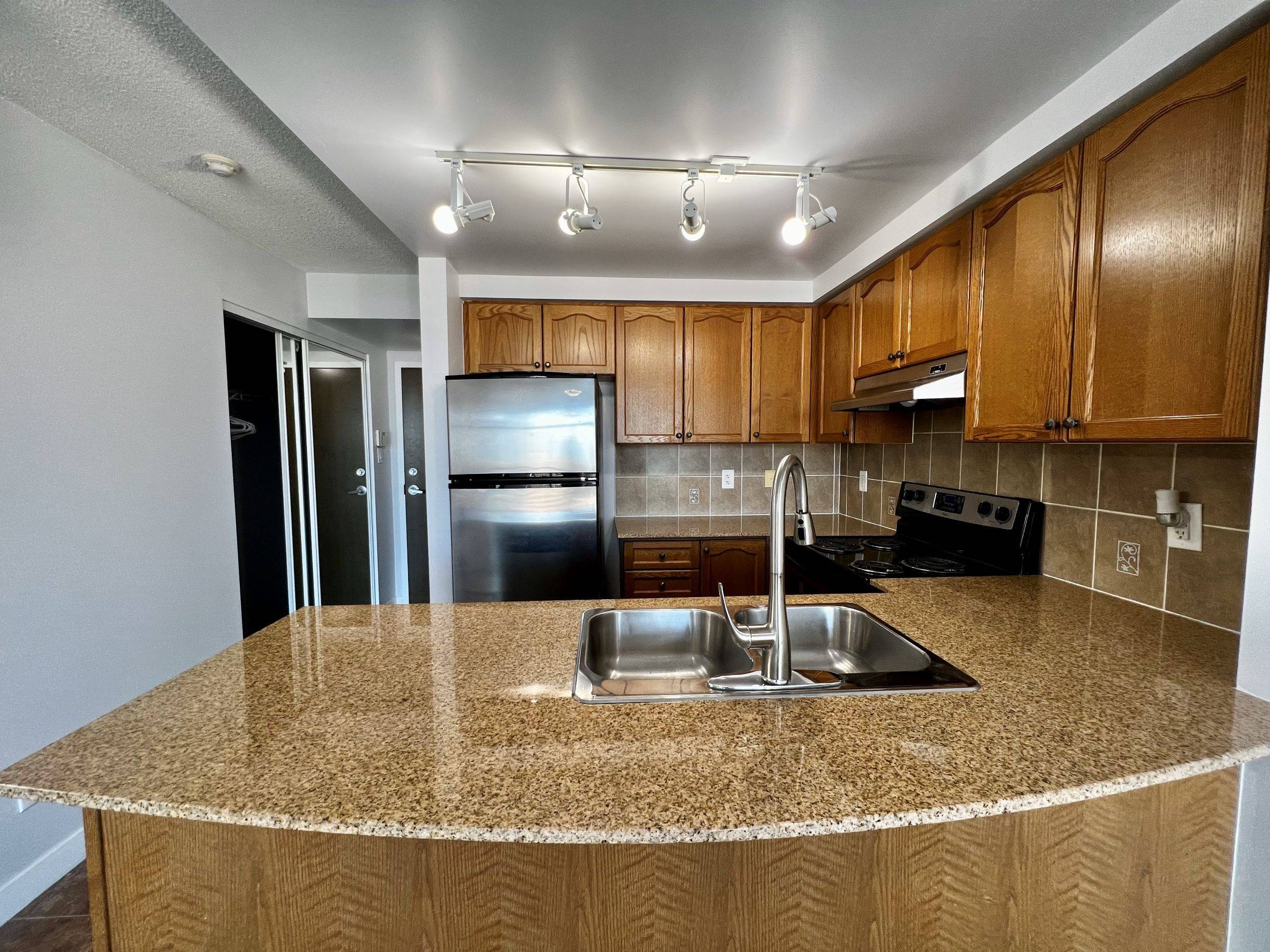 Brampton, ON L6X 0T6,9 George ST N #1203