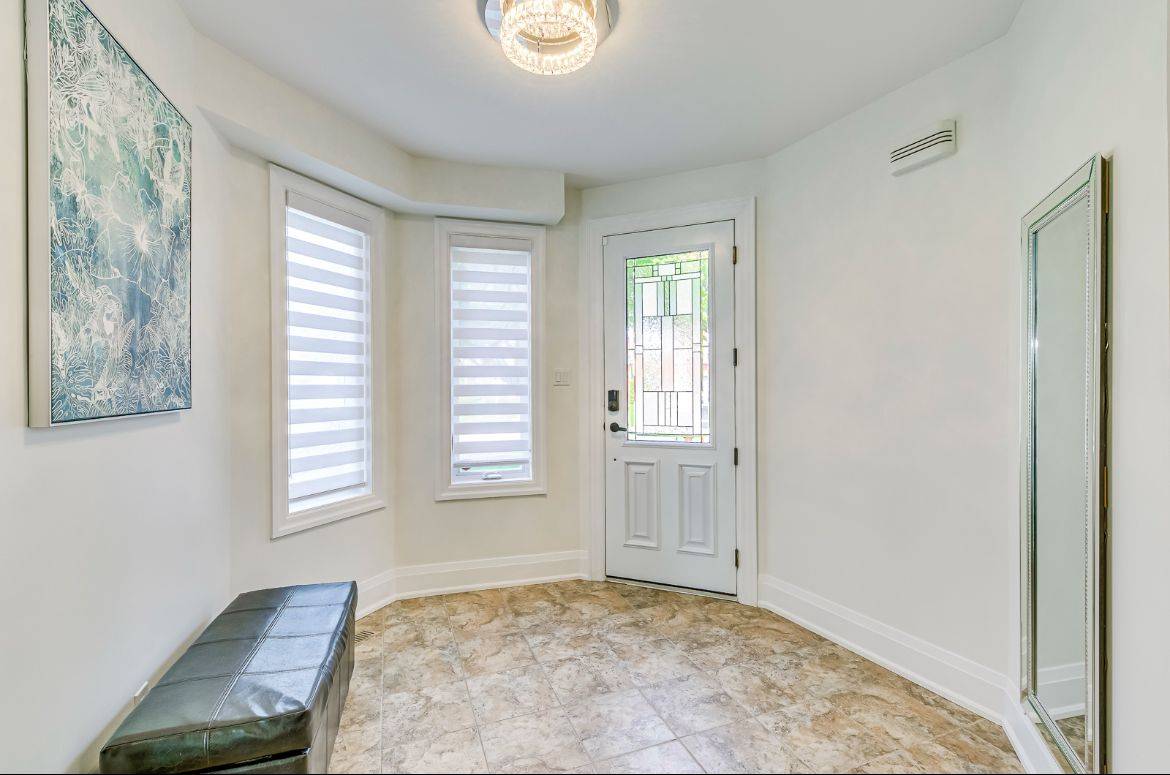Oakville, ON L6H 4B4,1097 Grandeur CRES