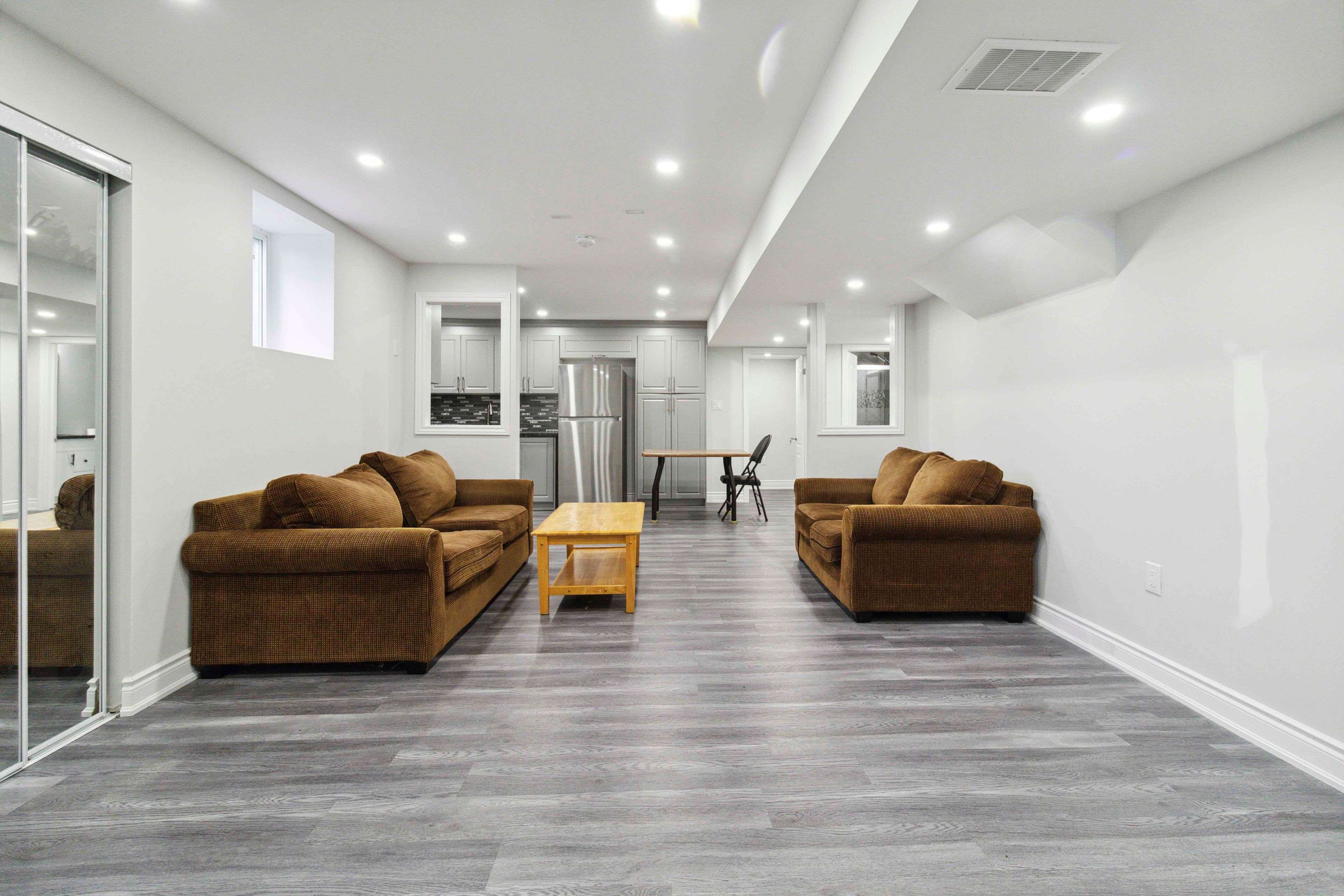 Brampton, ON L6Y 0W5,56 Midcrest CIR #Basement