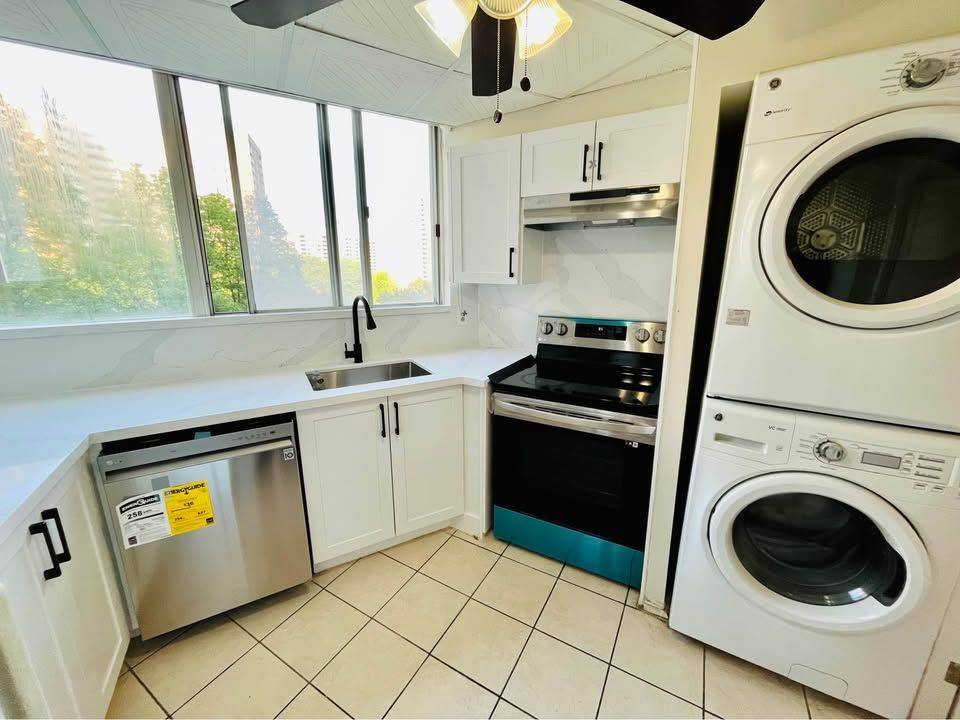 Mississauga, ON L5A 4B8,3700 Kaneff CRES #501