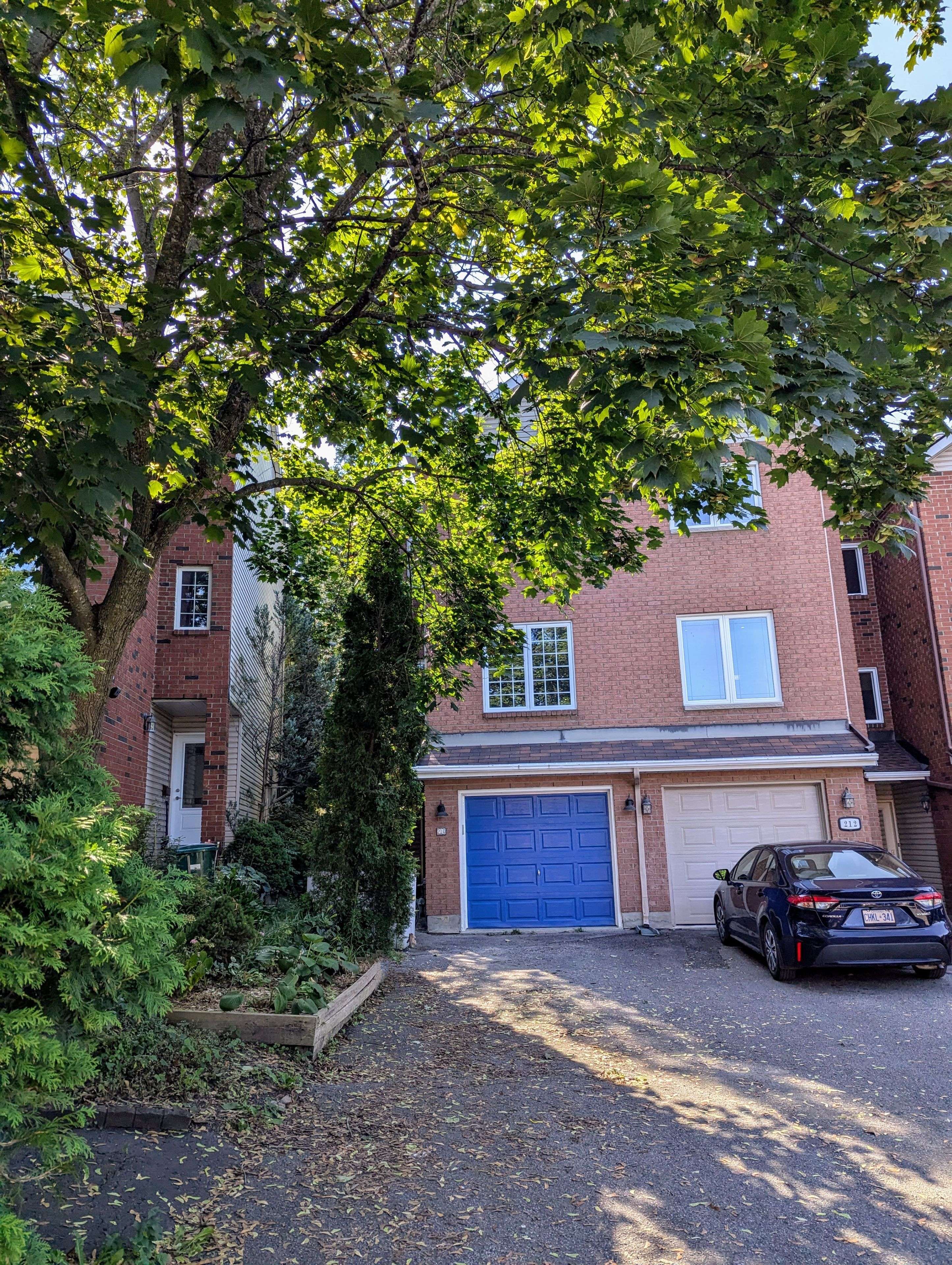 Manor Park - Cardinal Glen And Area, ON K1K 4N7,210 Provender AVE