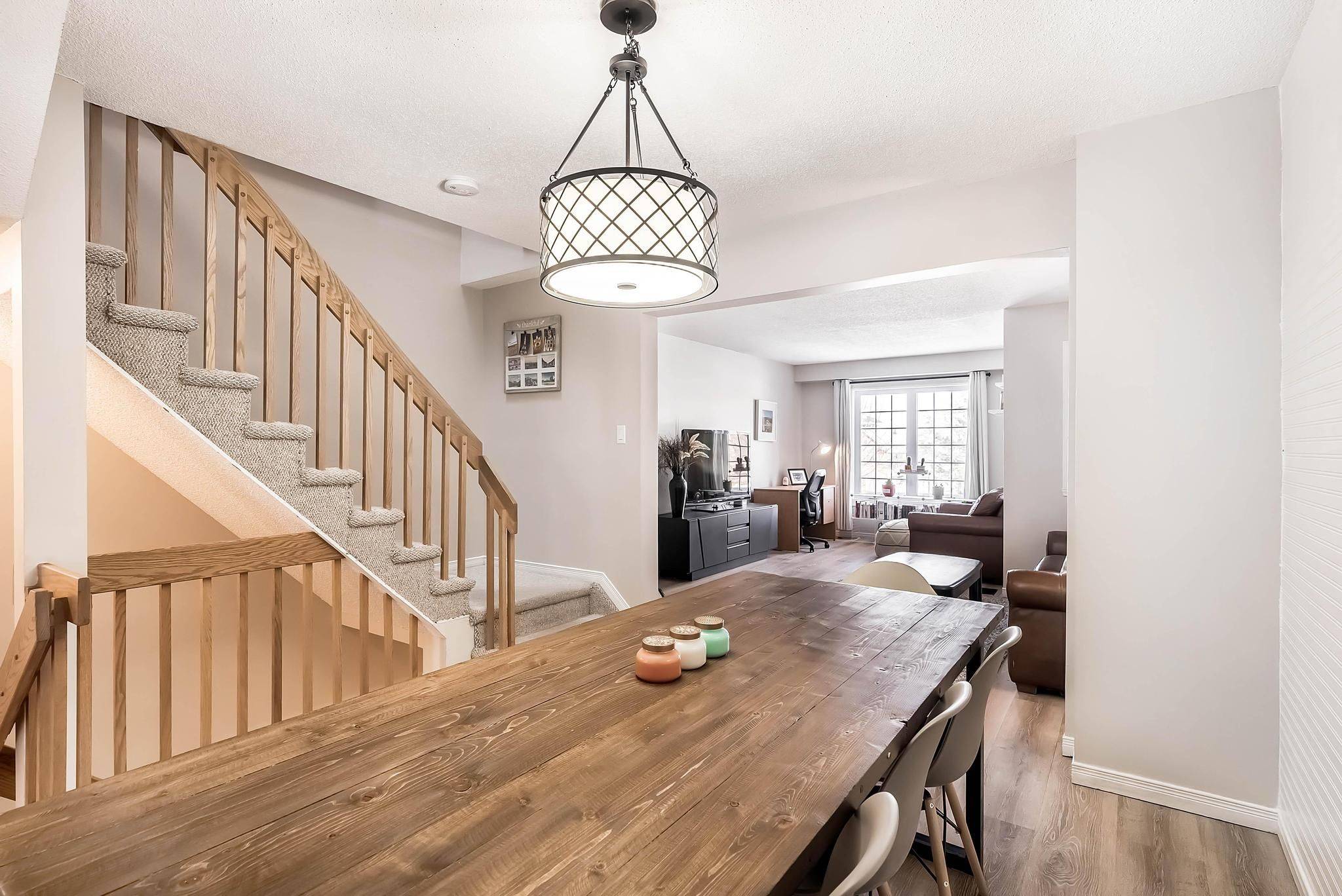 Manor Park - Cardinal Glen And Area, ON K1K 4N7,210 Provender AVE