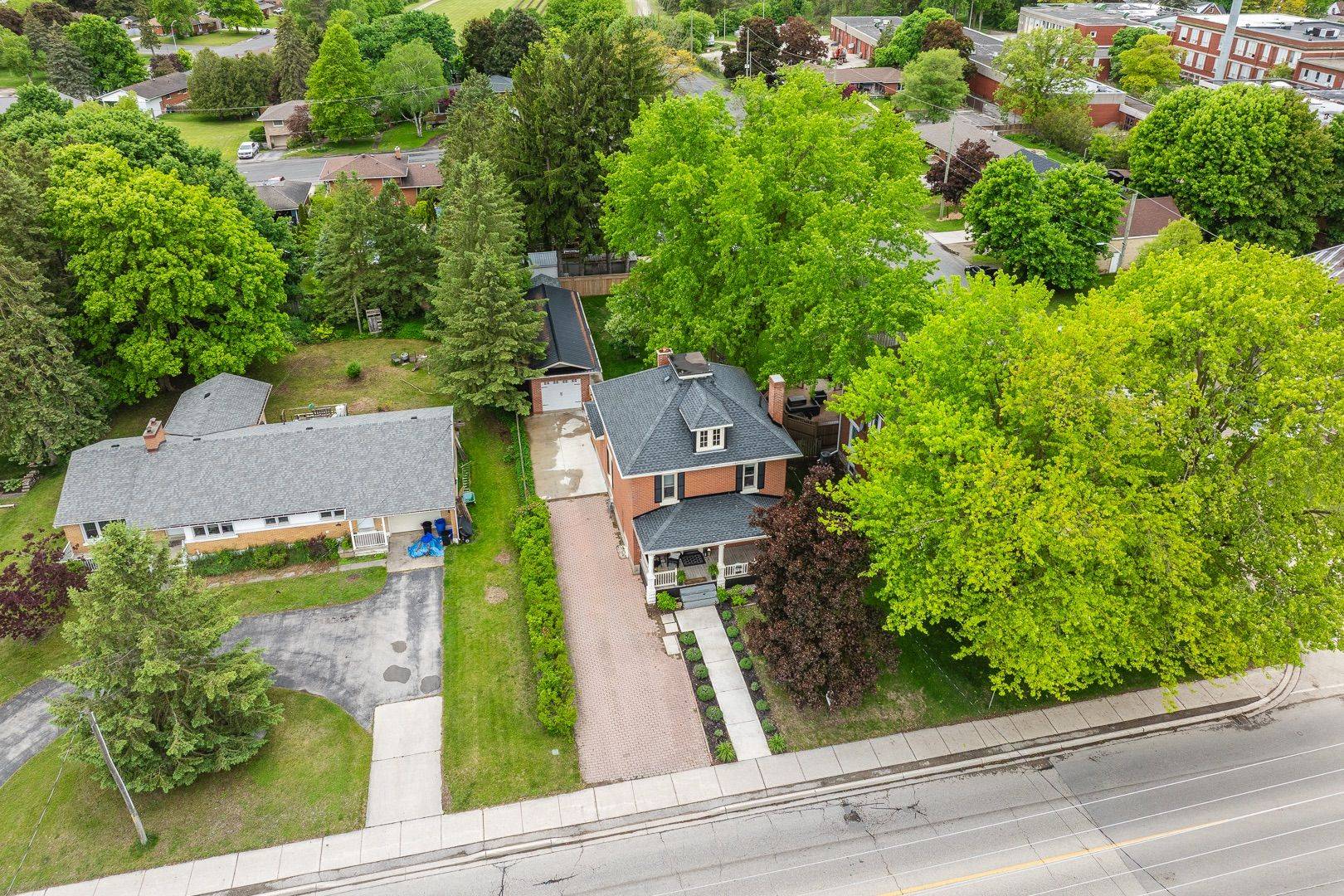 Hanover, ON N4N 2H4,288 7th AVE