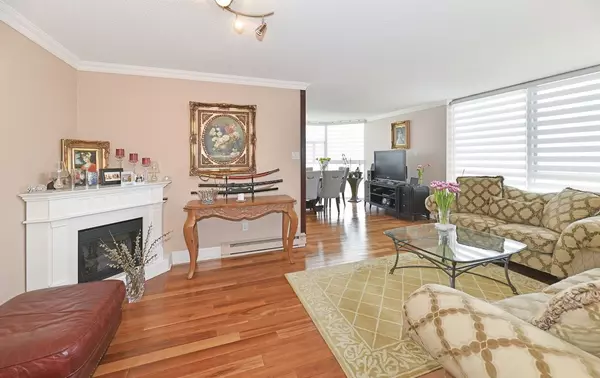 Mississauga, ON L4W 4H4,1360 Rathburn RD E #Ph04