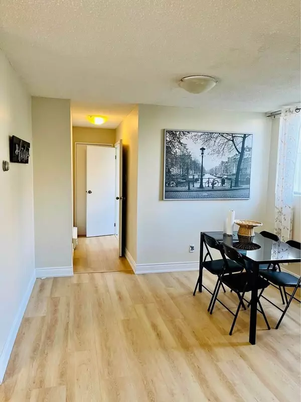 Mississauga, ON L5A 4B8,3700 Kaneff CRES #501