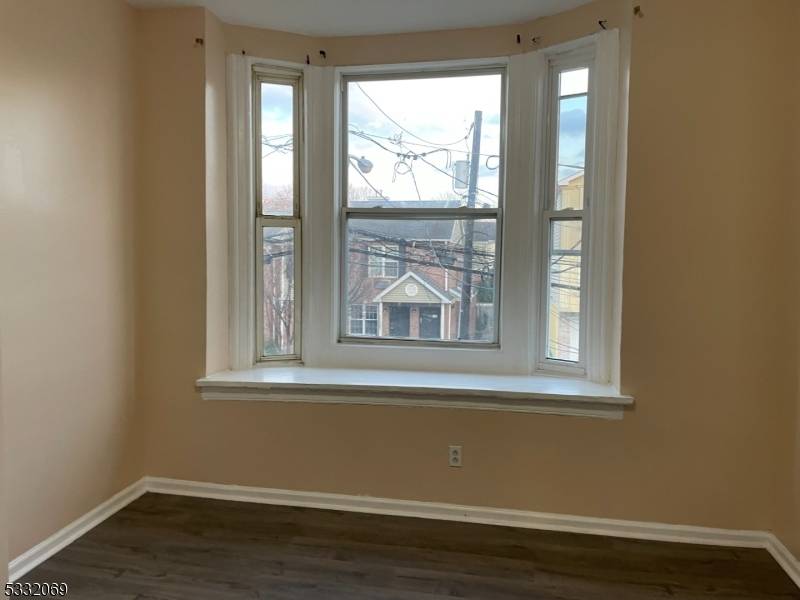 Newark City, NJ 07108,475 Clinton Ave #4