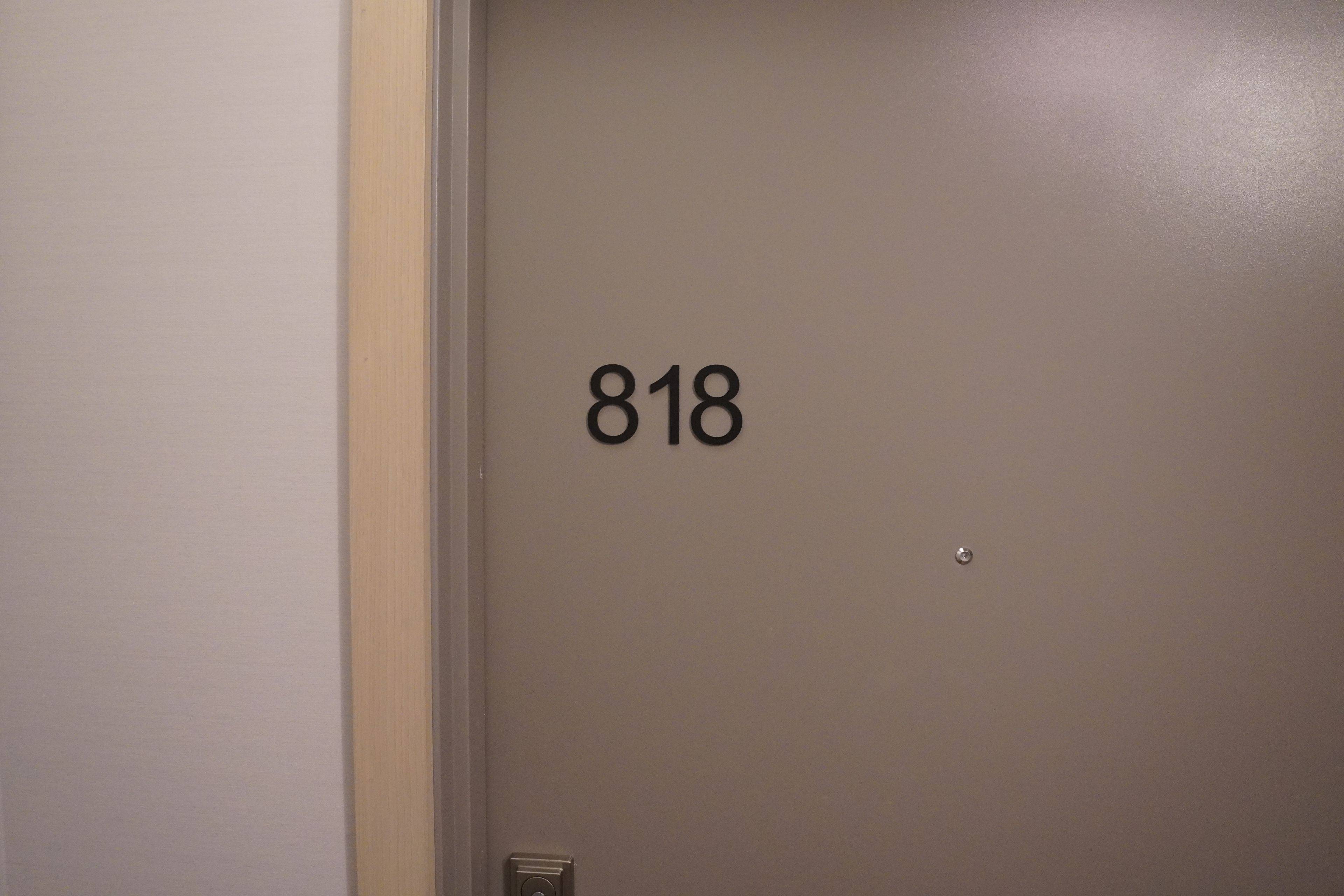 Toronto C15, ON M2J 4T1,188 FAIRVIEW MALL DR #818