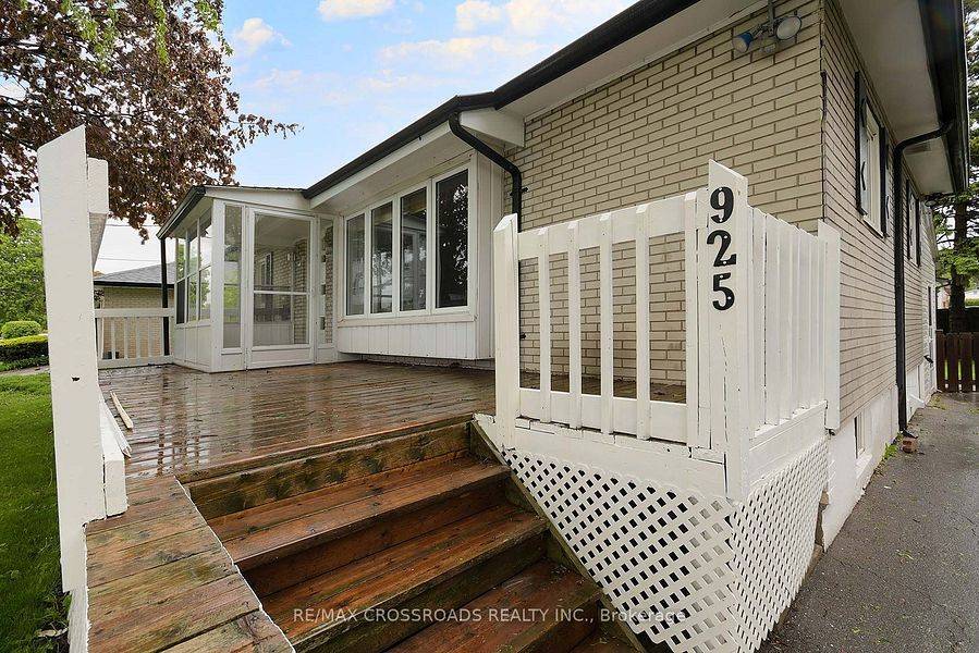 Whitby, ON L1N 5K7,925 Annes ST