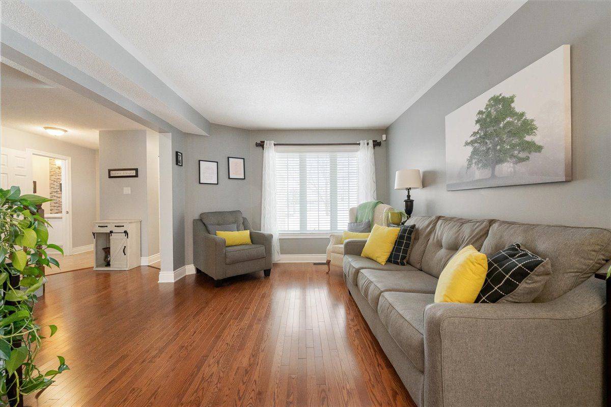 Orleans - Cumberland And Area, ON K4A 5C2,896 Gosnell TER