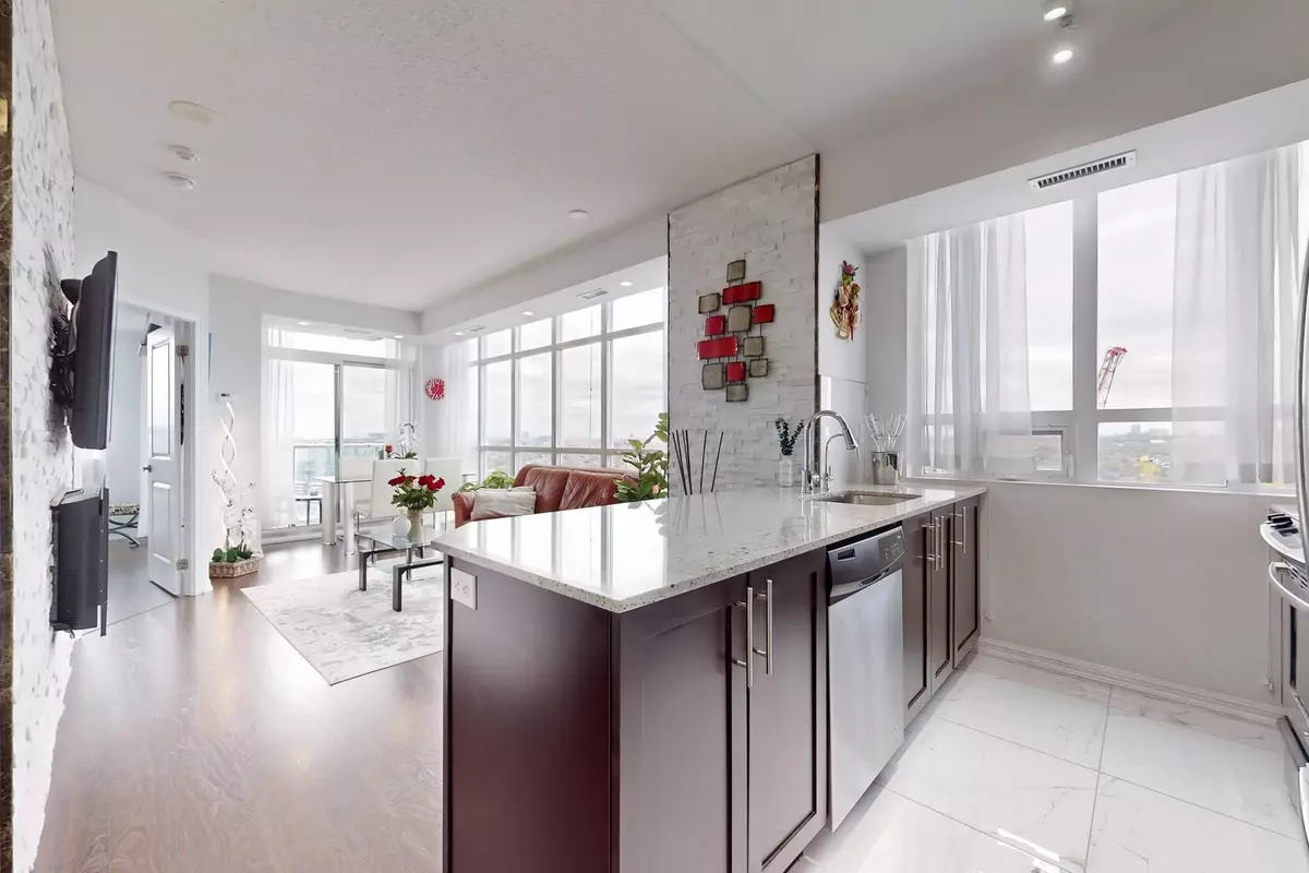 Toronto C01, ON M6K 3R8,125 Western Battery RD #2415