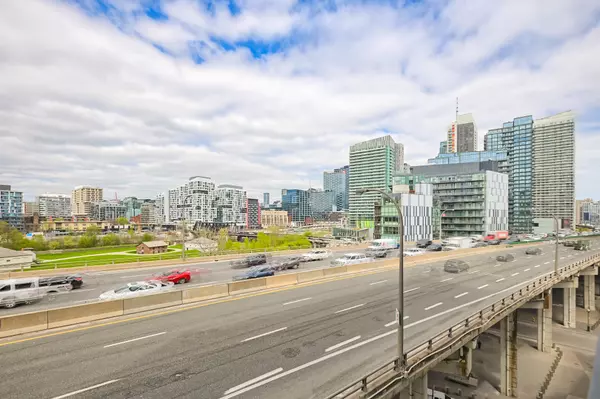 Toronto C01, ON M5V 0H8,50 Bruyeres Mews #913