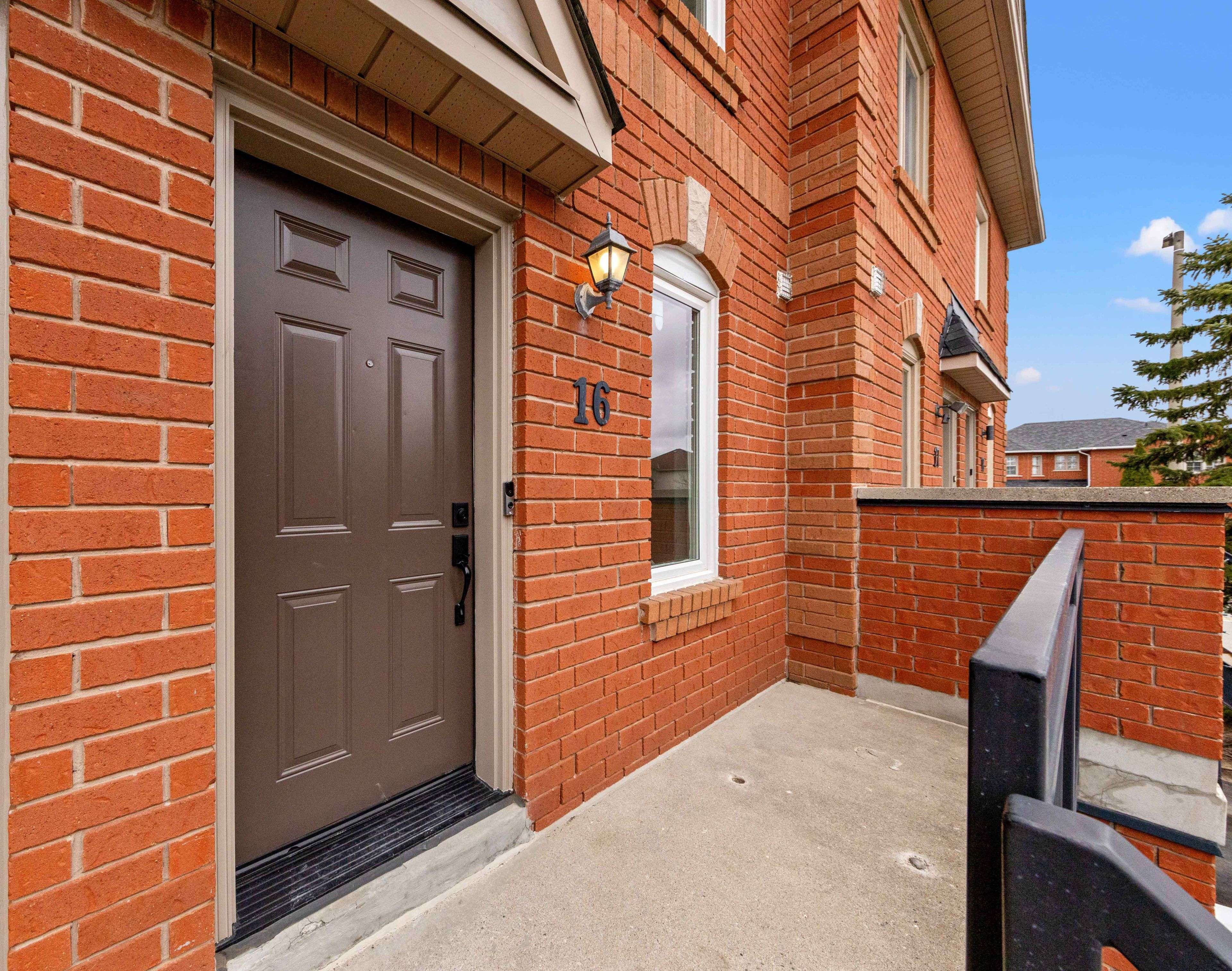 Mississauga, ON L5N 7G1,3895 Doug Leavens BLVD #16