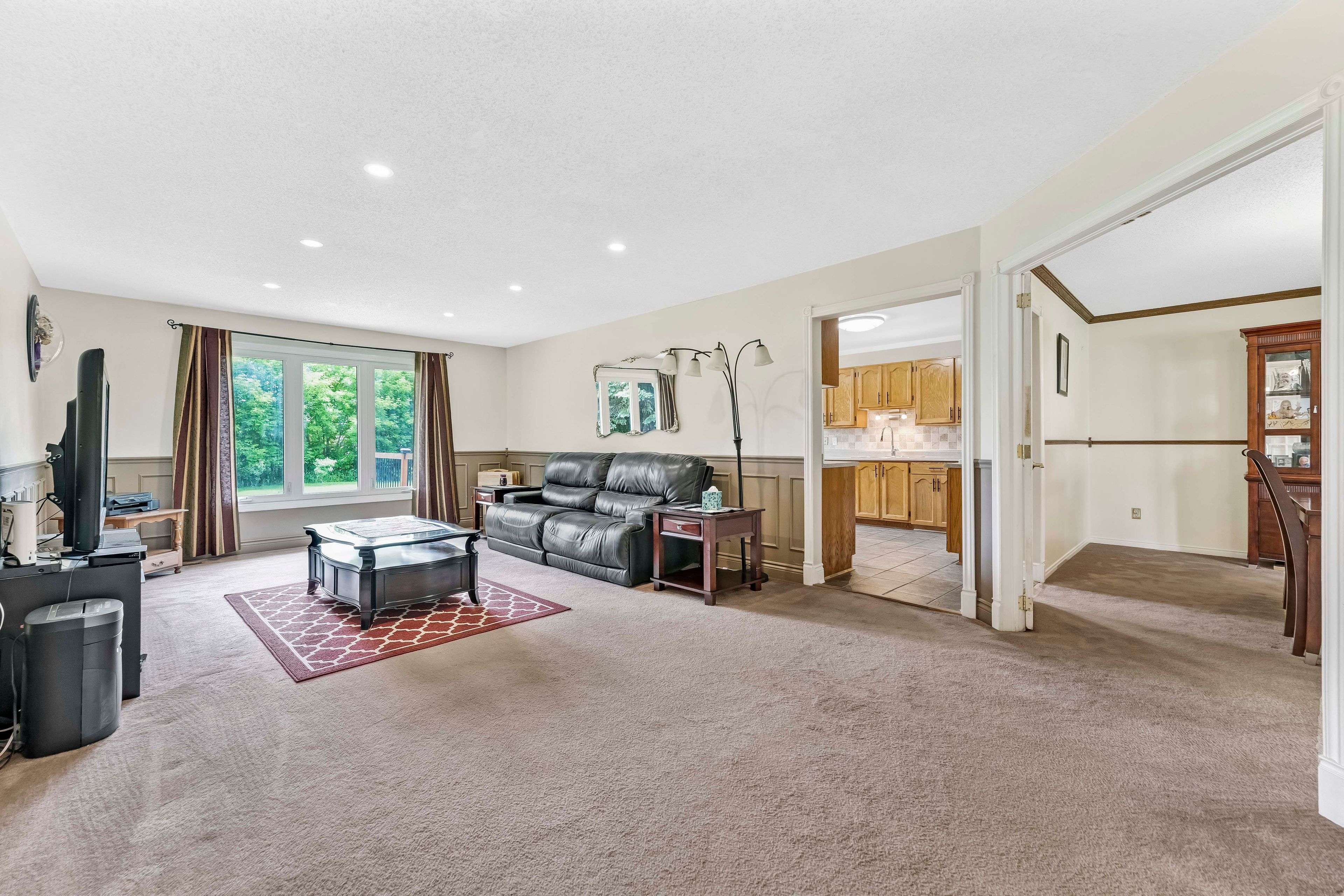 Russell, ON K0A 1W0,8 Lachaine ST SW