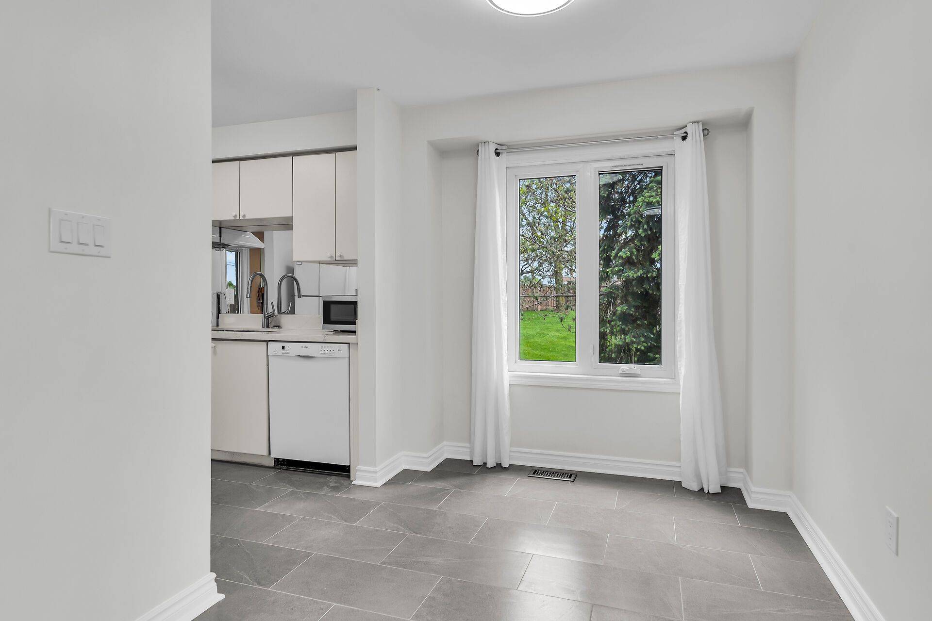 Guelph, ON N1G 4T6,302 College AVE #125