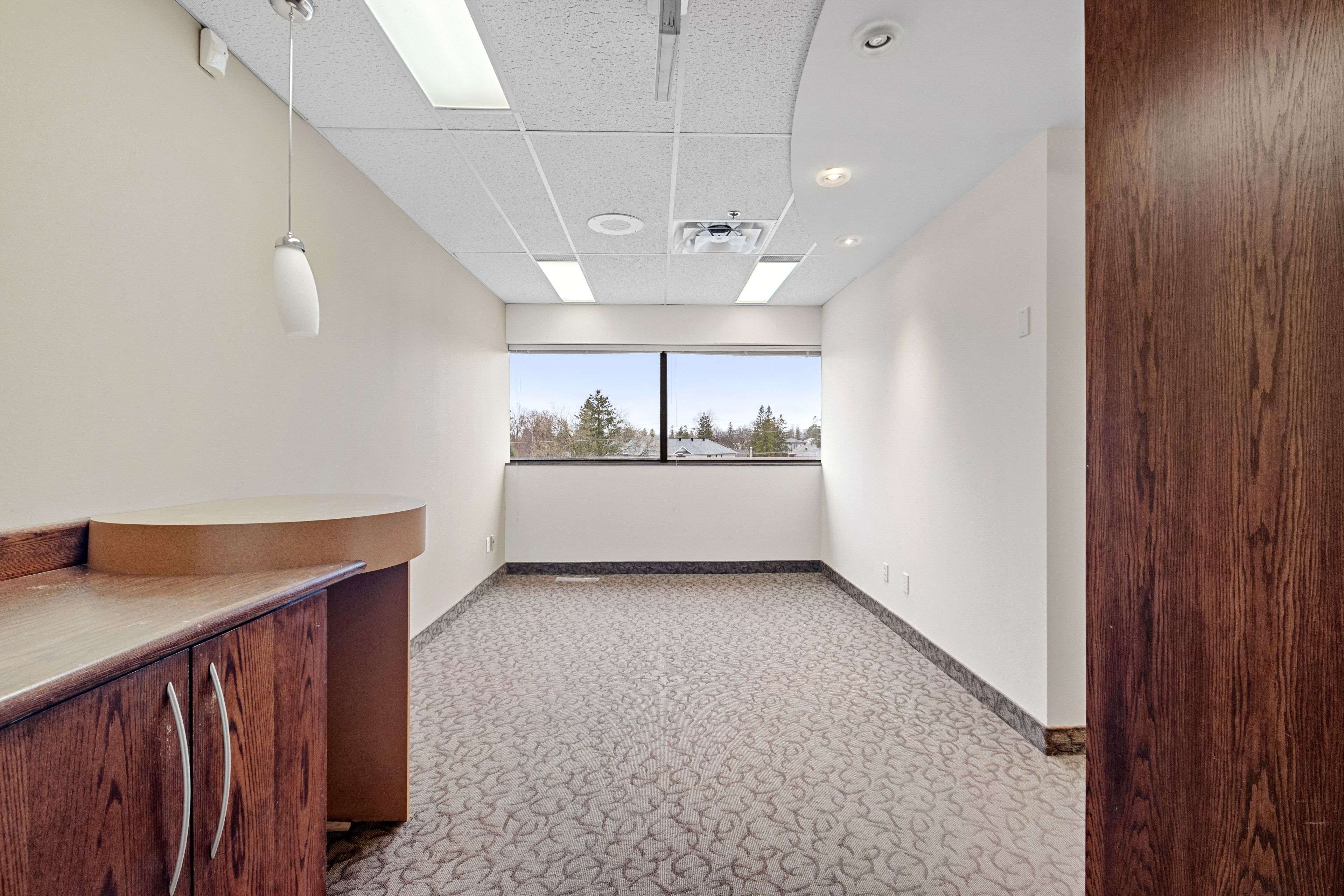 Meadowlands - Crestview And Area, ON K2G 4B5,1580 MERIVALE RD #306