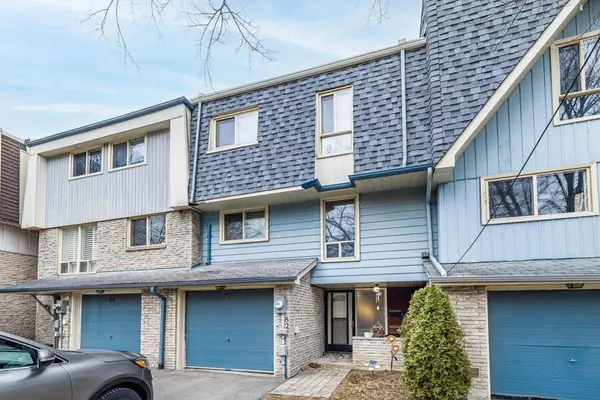 Aurora, ON L4G 3L3,82 Poplar CRES