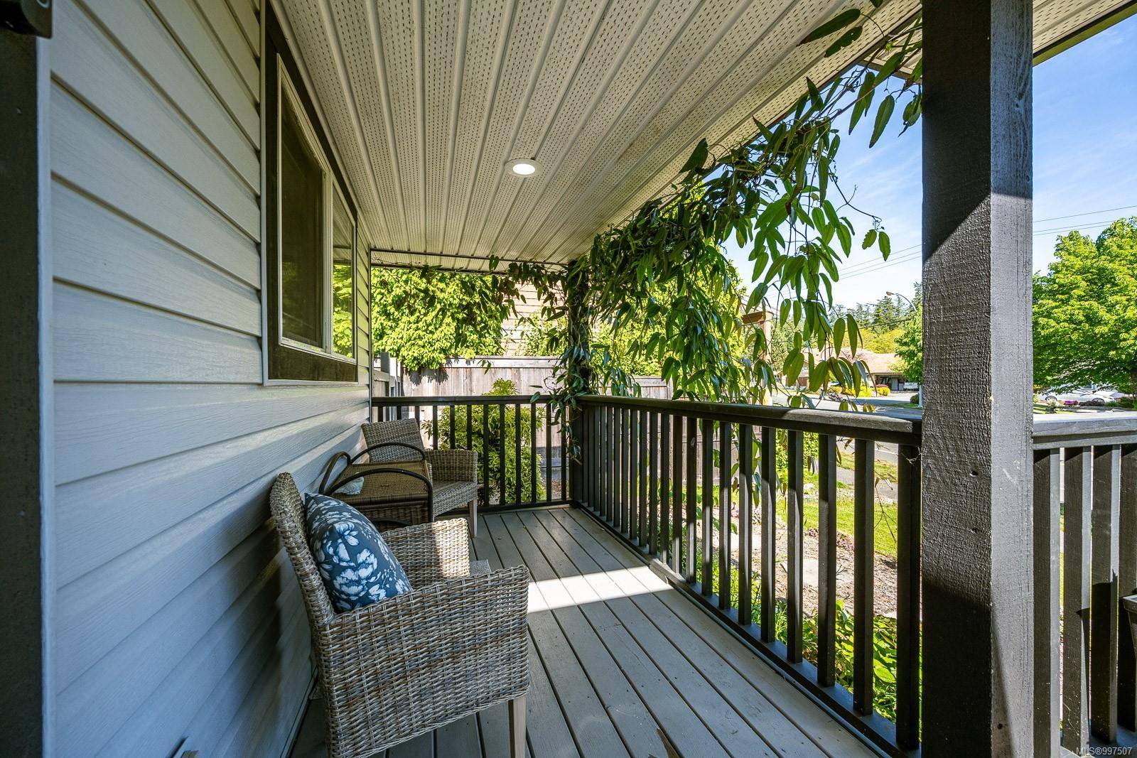 Comox, BC V9M 3Y5,1237 Guthrie Rd