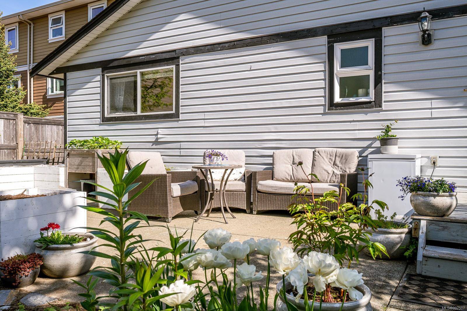 Comox, BC V9M 3Y5,1237 Guthrie Rd