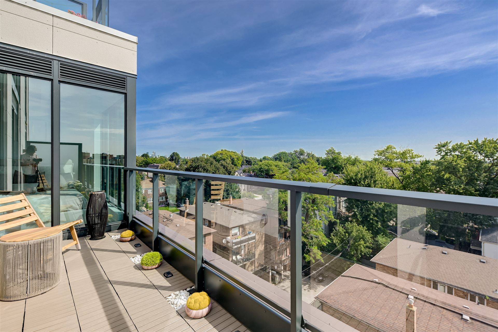 250 Lawrence AVE W #607, Toronto C04, ON M5M 1B2