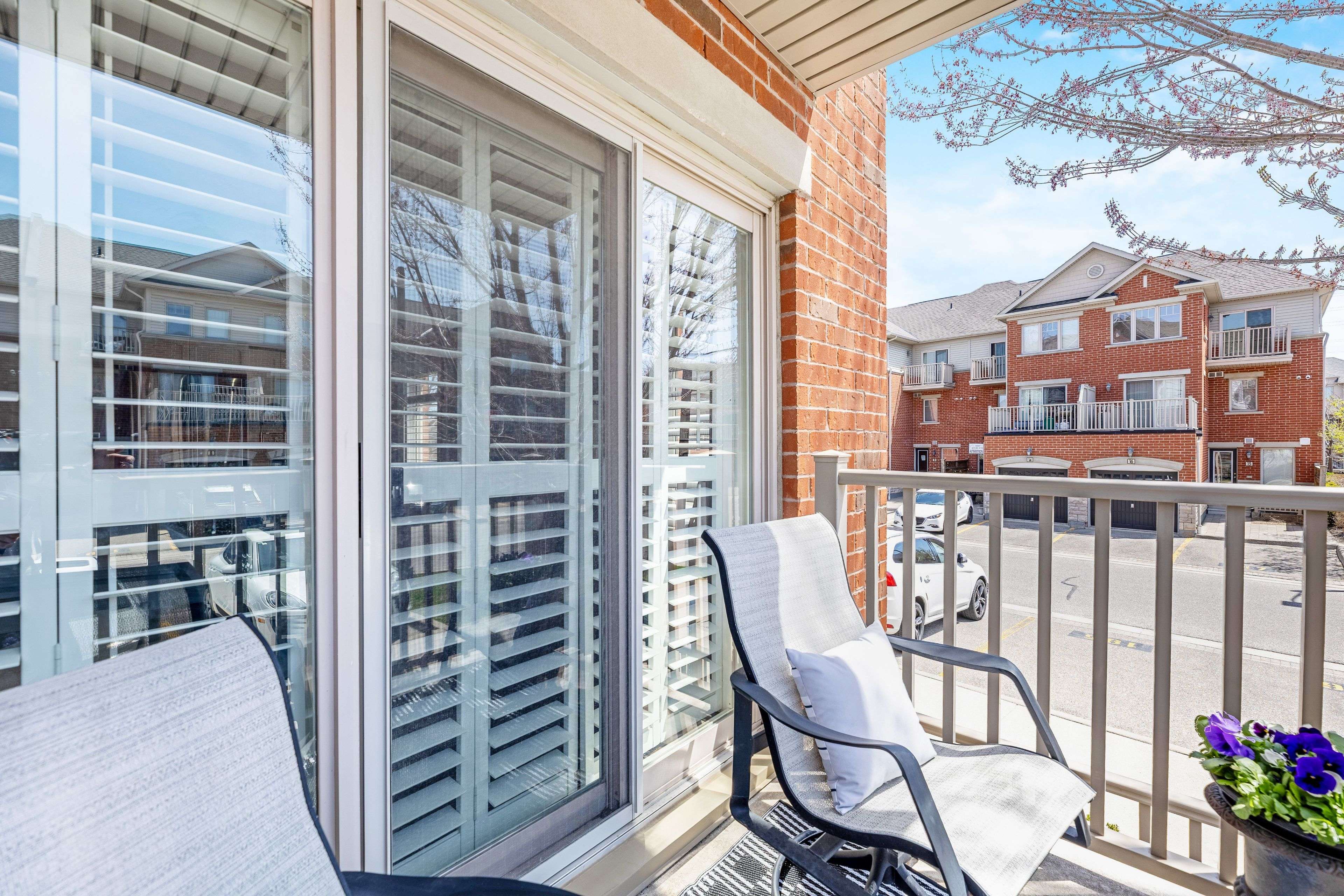Mississauga, ON L5M 0P7,3250 Bentley DR #11