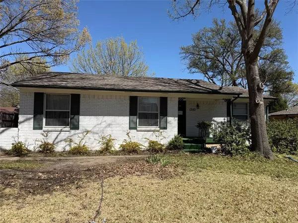 1202 Spruce Drive,  Richardson,  TX 75080