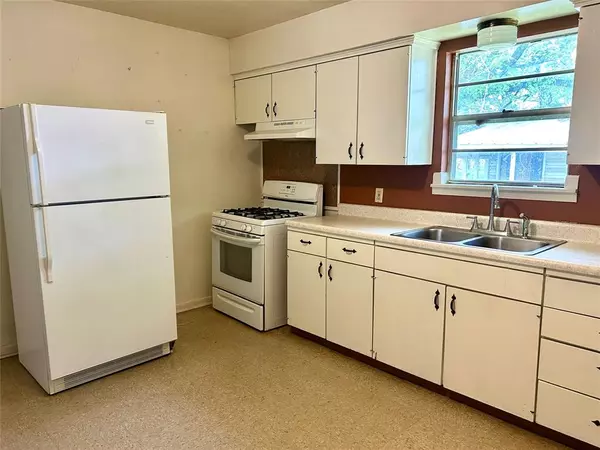 Whitney, TX 76692,606 W Roosevelt Avenue
