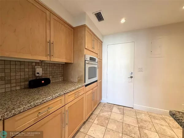 Fort Lauderdale, FL 33308,3233 NE 34th St #1403