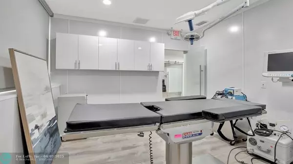 Plantation, FL 33317,7050 NW 4th St #202