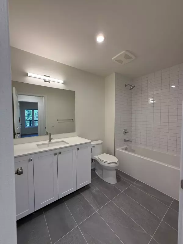 Clearview, ON L0M 1G0,121 Mary ST #209