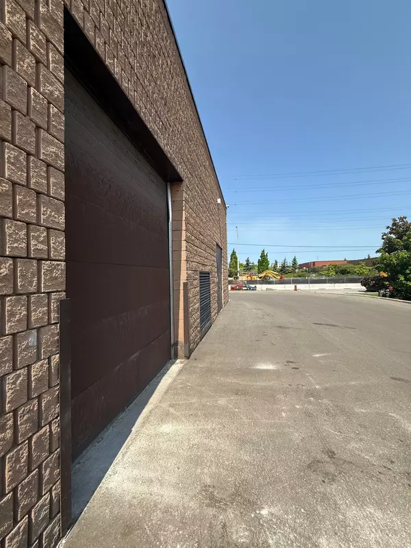 Mississauga, ON L4W 4T1,1060 Britannia RD E #1-2