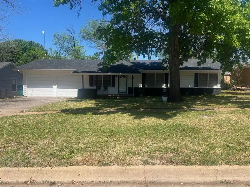 1305 Hillcrest Drive, Graham, TX 76450