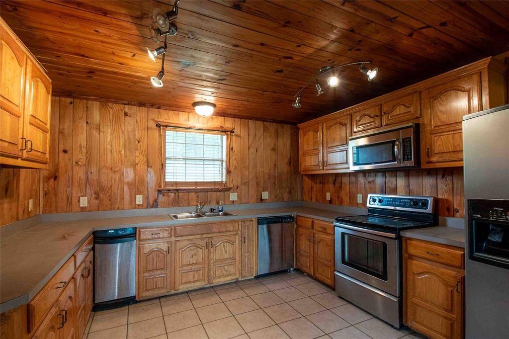 Van, TX 75790,3389 Pvt Rd 8517