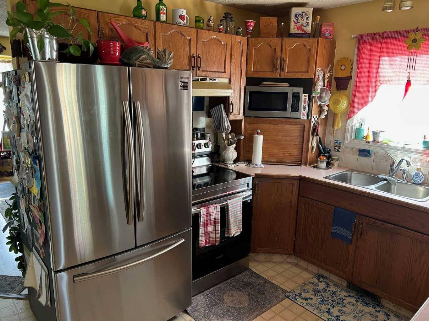 Red Deer, AB T4R 2H5,112 Dixon CRES