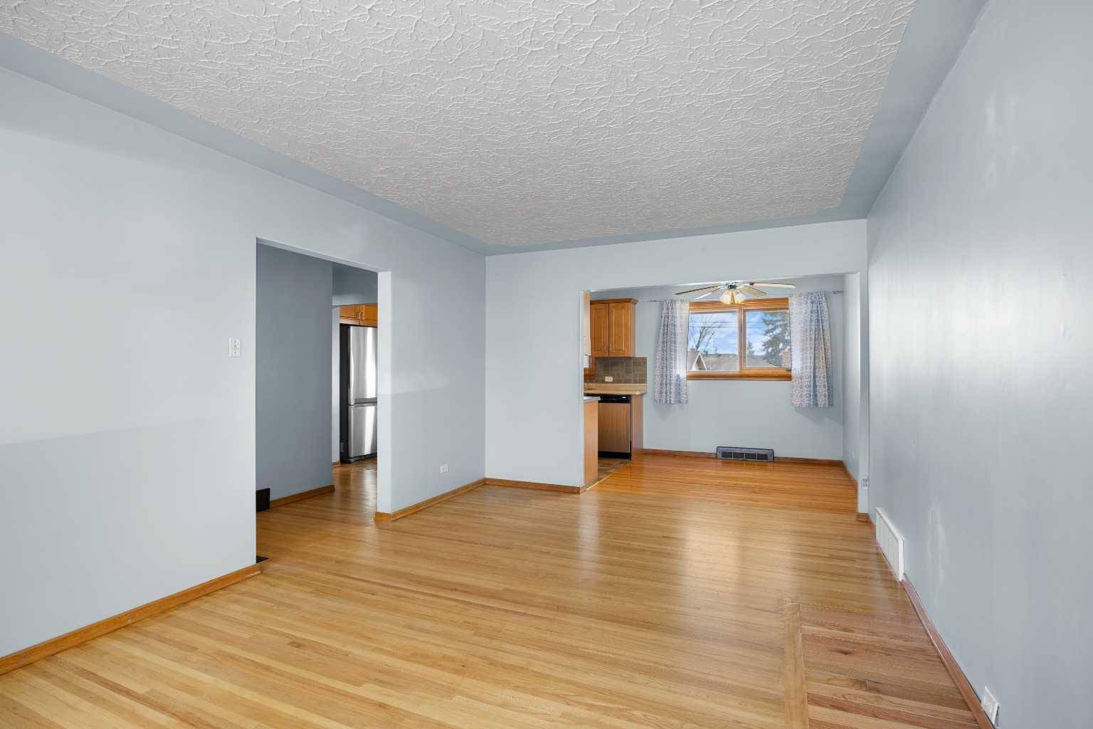 Calgary, AB T2K 2Y5,5620 Buckthorn RD Northwest