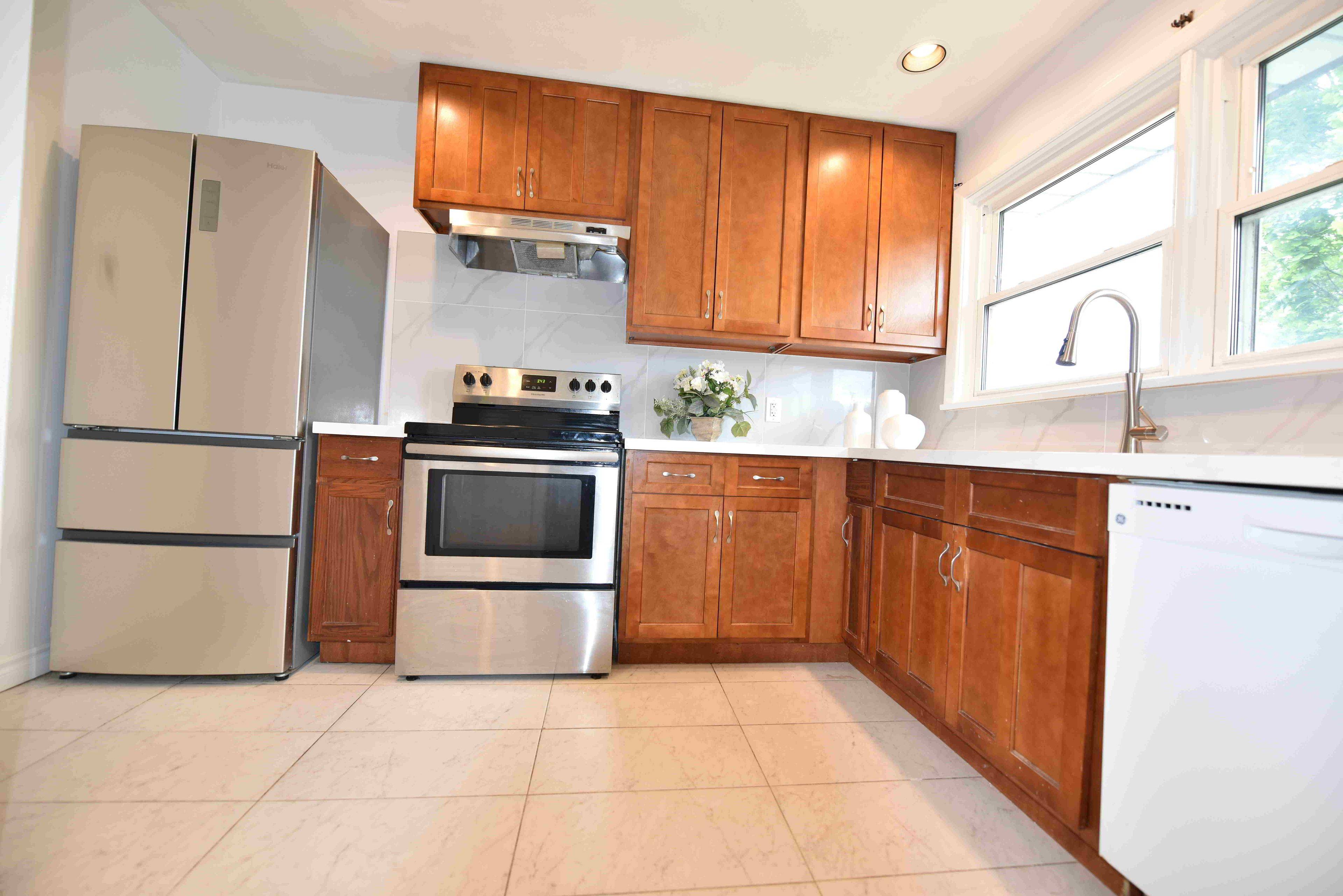 Oshawa, ON L1H 6E2,512 Wilson RD S