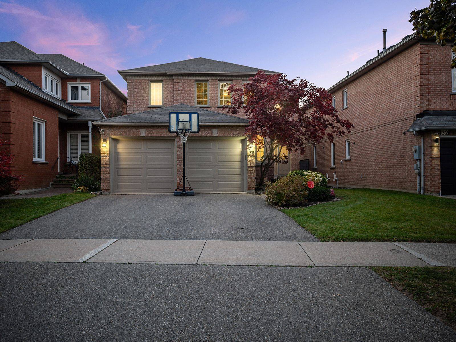 36 Oakhurst DR, Vaughan, ON L4J 7V3
