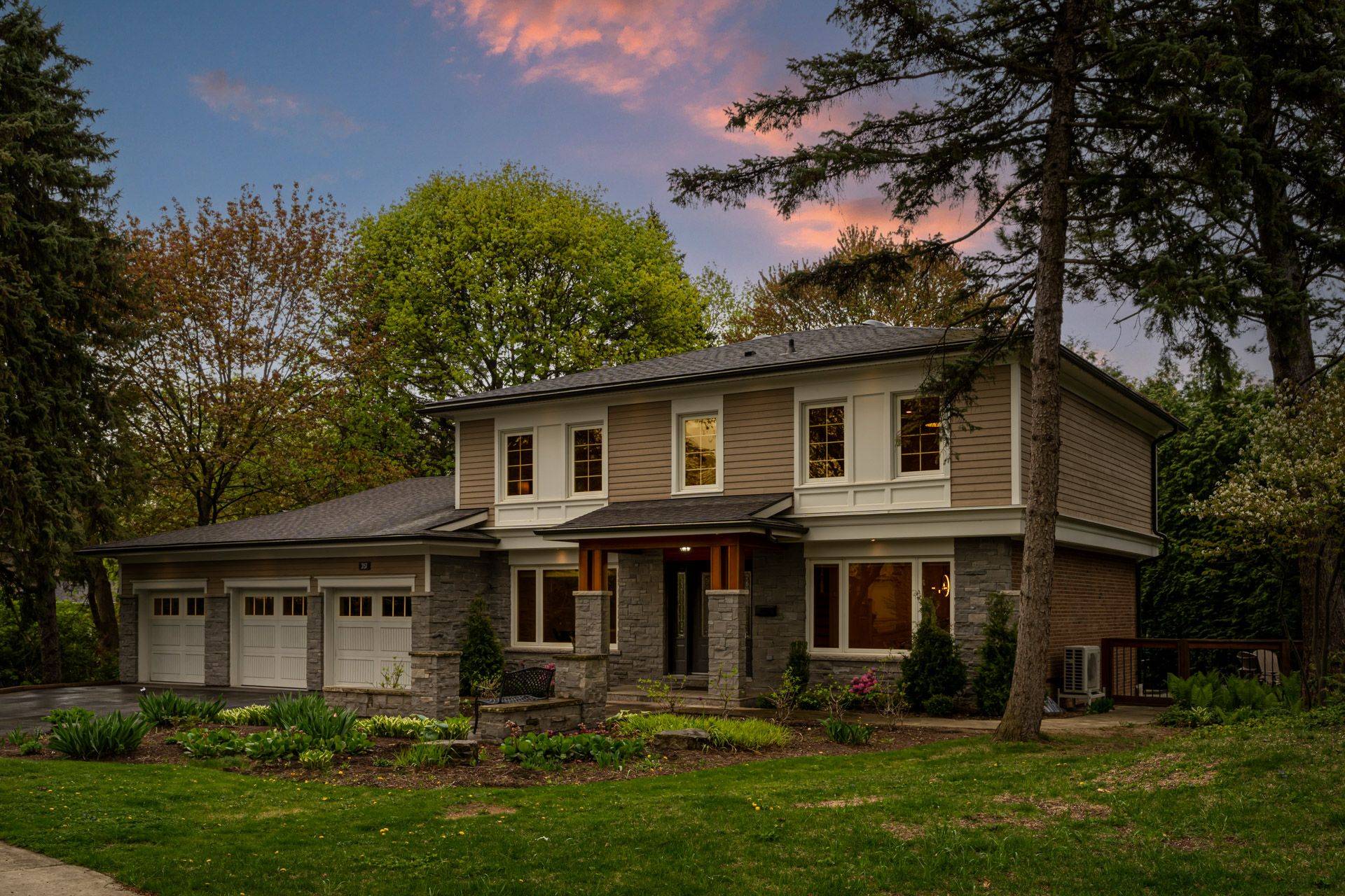 Mississauga, ON L5B 1Y2,2157 Hillfield CT
