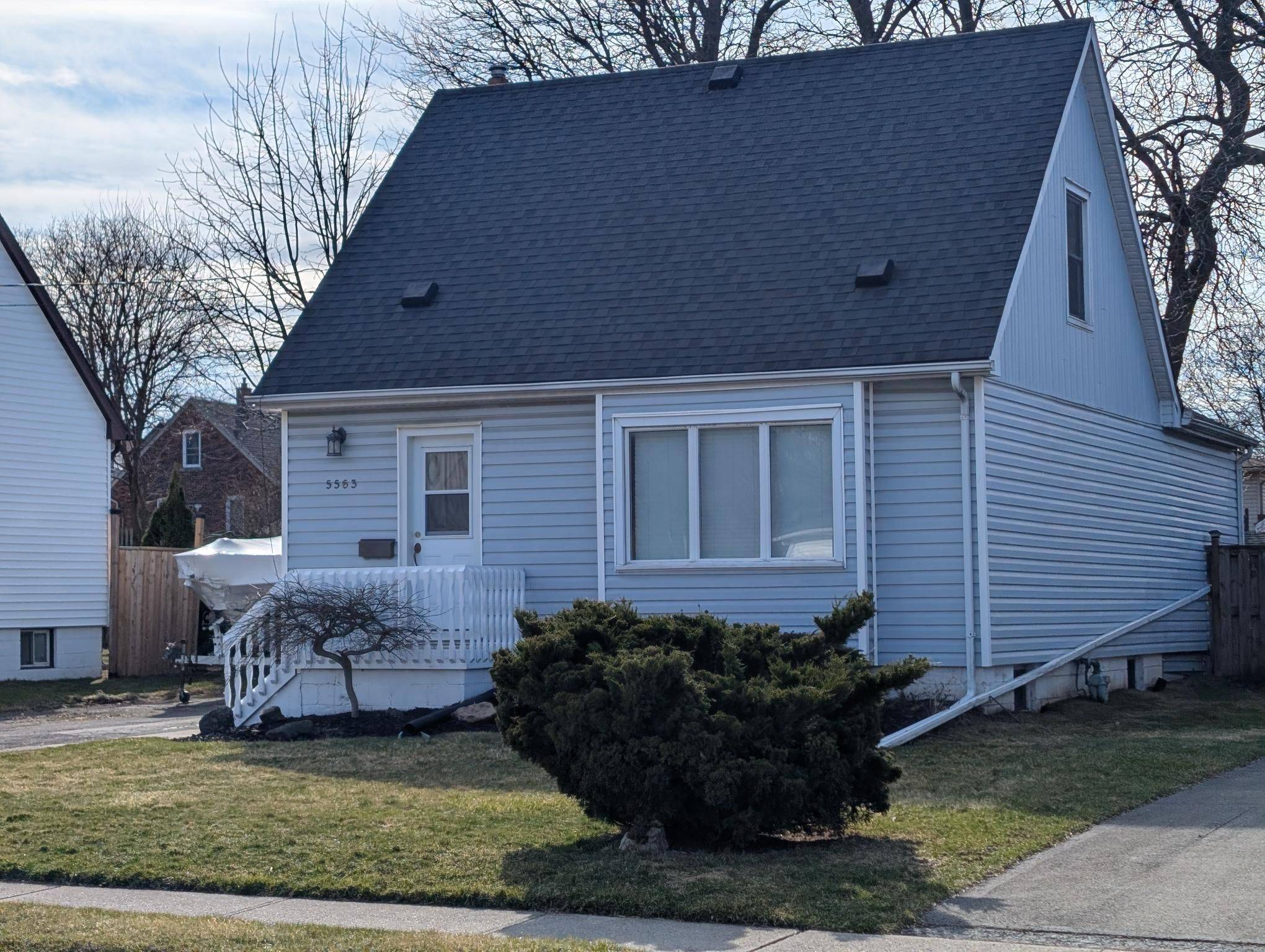 Niagara Falls, ON L2G 4T8,5563 Hillsdale AVE