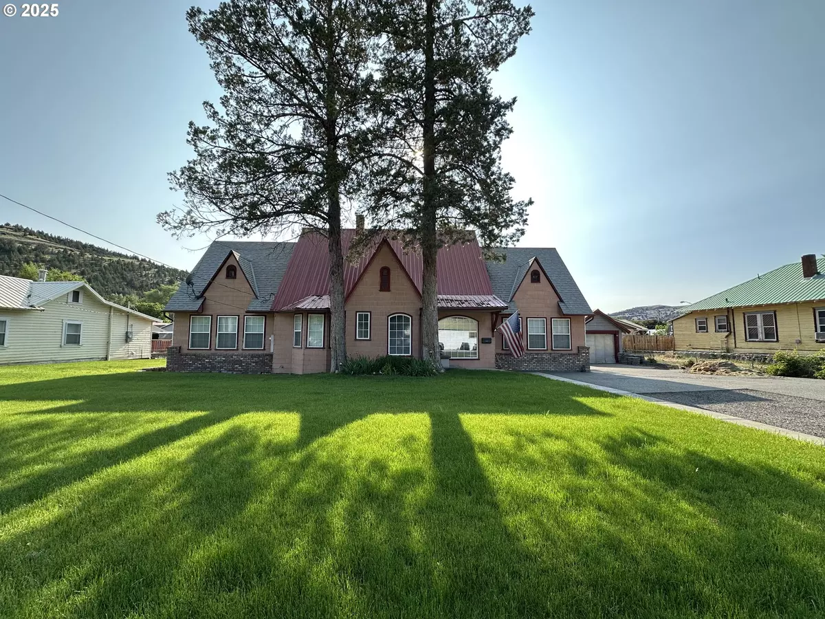 John Day, OR 97845,212 NW BRIDGE ST