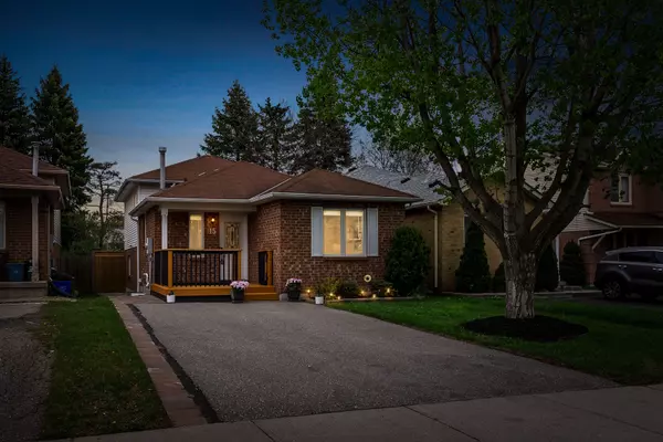 15 Inglis AVE, Clarington, ON L1E 2G7
