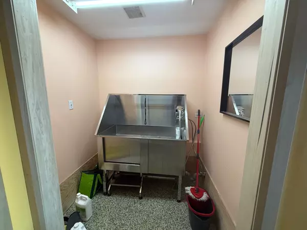 Mississauga, ON L4W 3X1,1089 Britannia RD E