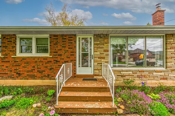 233 Helena AVE,  Hamilton,  ON L8E 5K1
