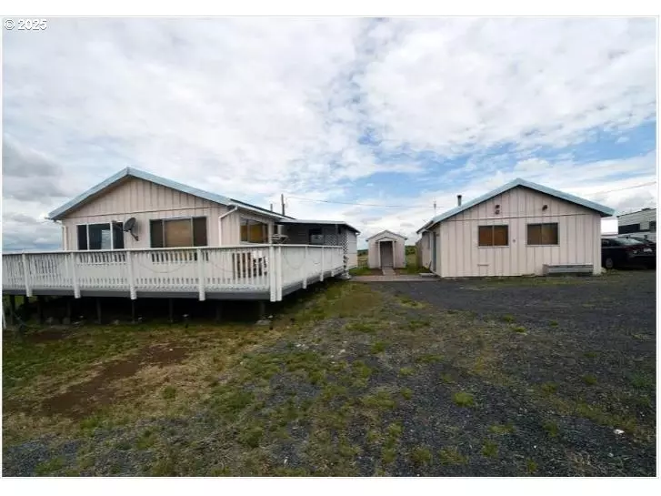 58474 OLD LAKE RD, Christmas Valley, OR 97641