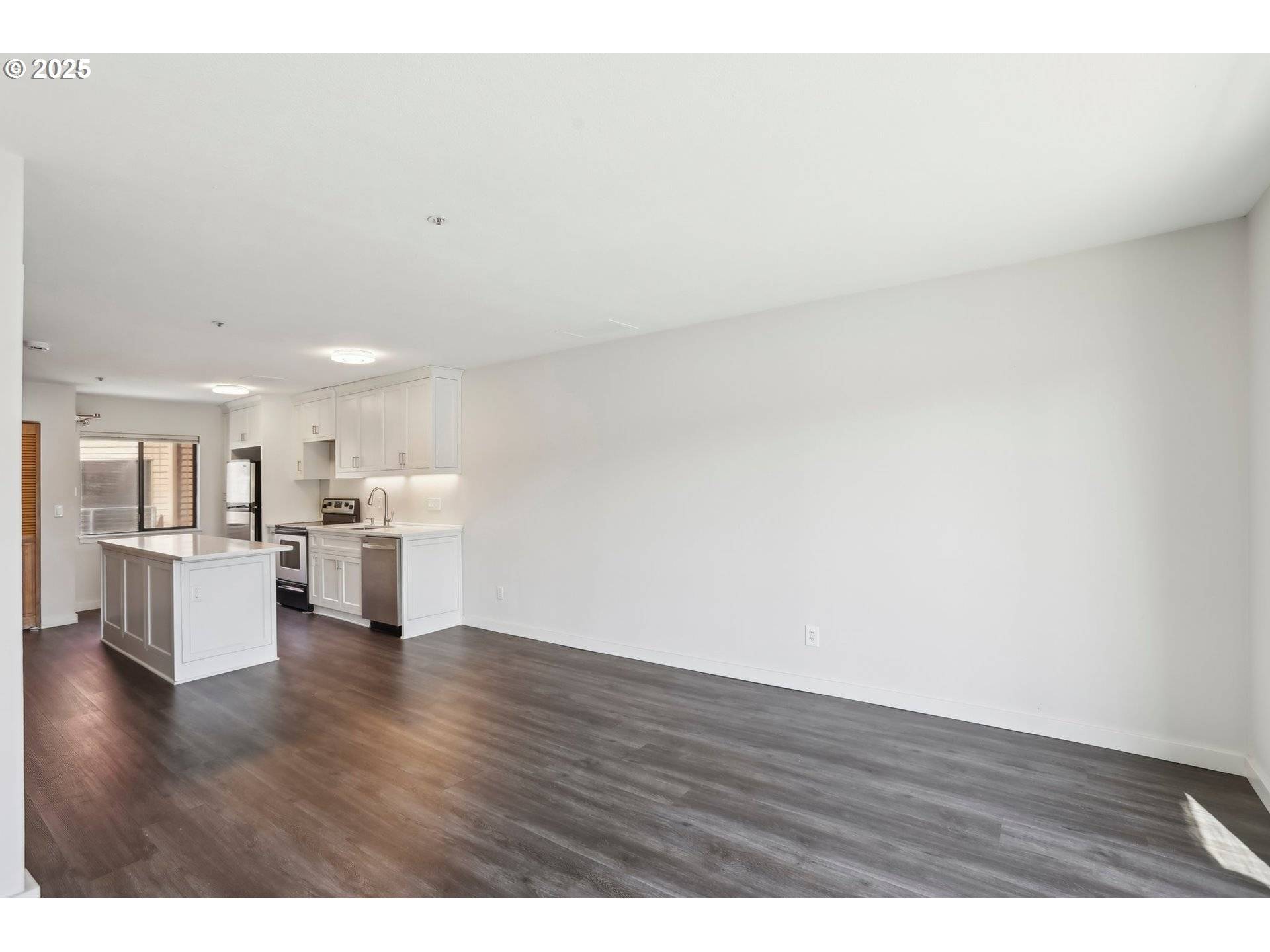 Portland, OR 97209,940 NW NAITO PKWY #L12