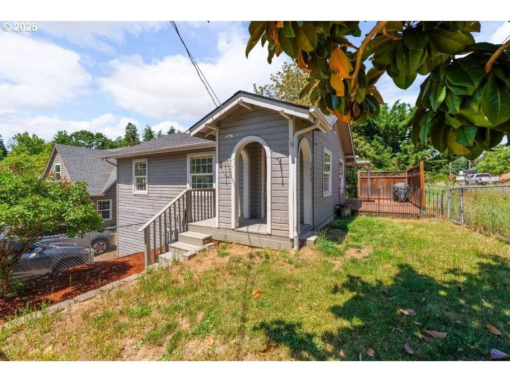 Roseburg, OR 97470,1235 SE BOOTH AVE