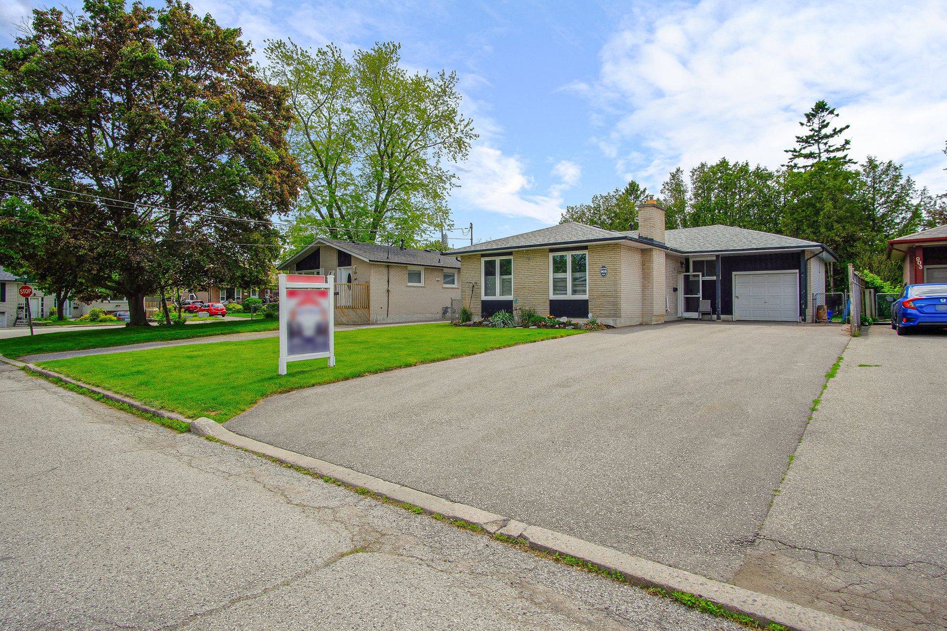 Pickering, ON L1W 2M2,905 Marinet CRES